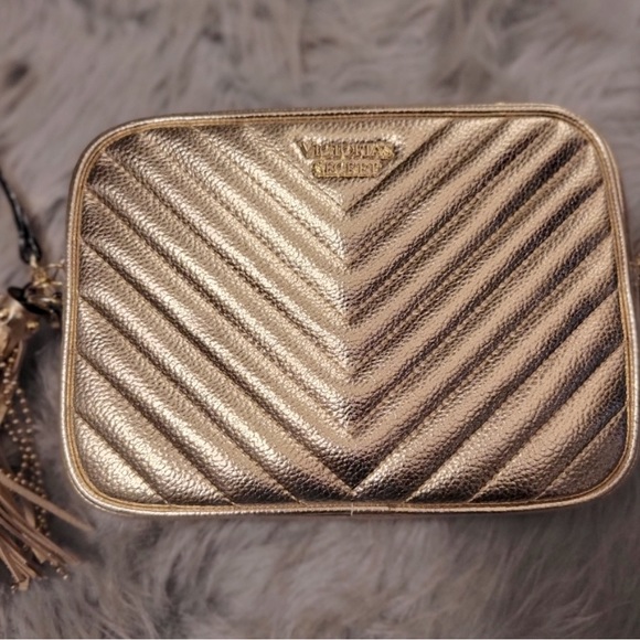 Victoria's Secret Handbags - 🌟NWOT—Victoria Secret metallic gold shoulder purse